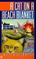 A cat on a beach blanket : an Alice Nestleton mystery (LARGE PRINT)