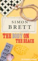 The body on the beach : a Fethering mystery (LARGE PRINT)